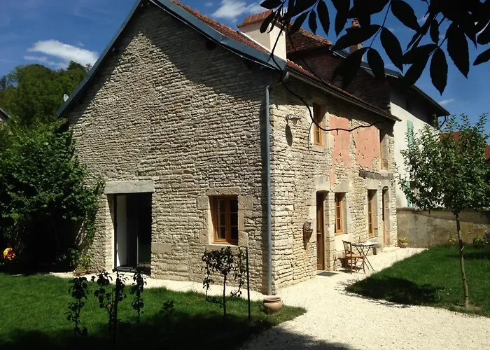 Relais De La Fontaine - Maison De Charme * Cunfin